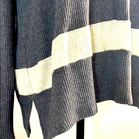 Papillon Gray & White Ribbed Long Sleeve Top, Soft Relaxed Fit Size S - Picture 3 of 7